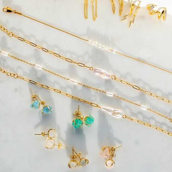 Gold Bracelet Dainty Pearl bracelet Waterproof Gold Delicate layering bracelet - Picture 2 of 8